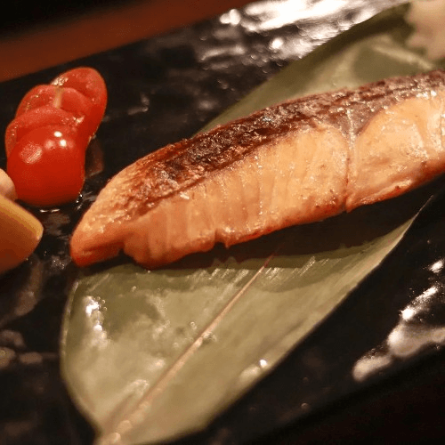 Grilled Bakka Salmon (Sea Salt)　鮭塩焼き