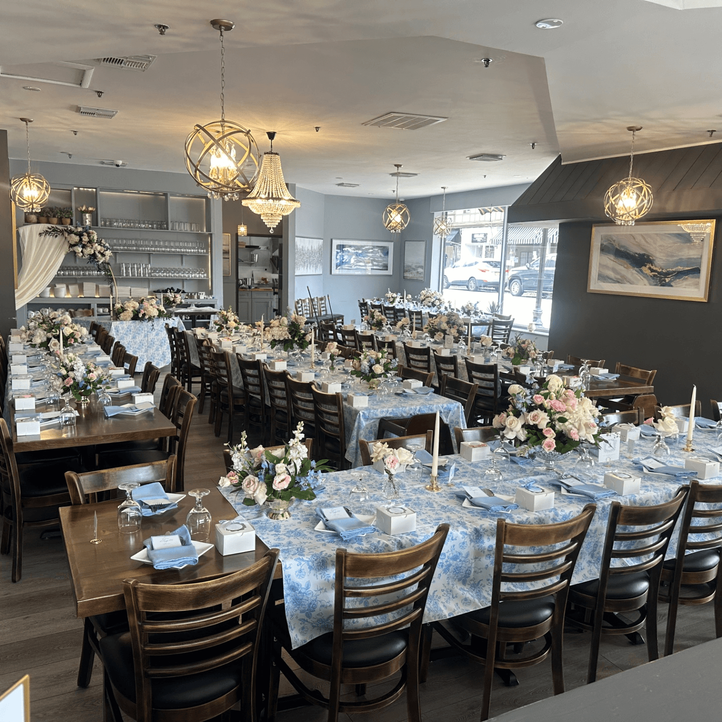 Elegant Dining in a Spacious Setting