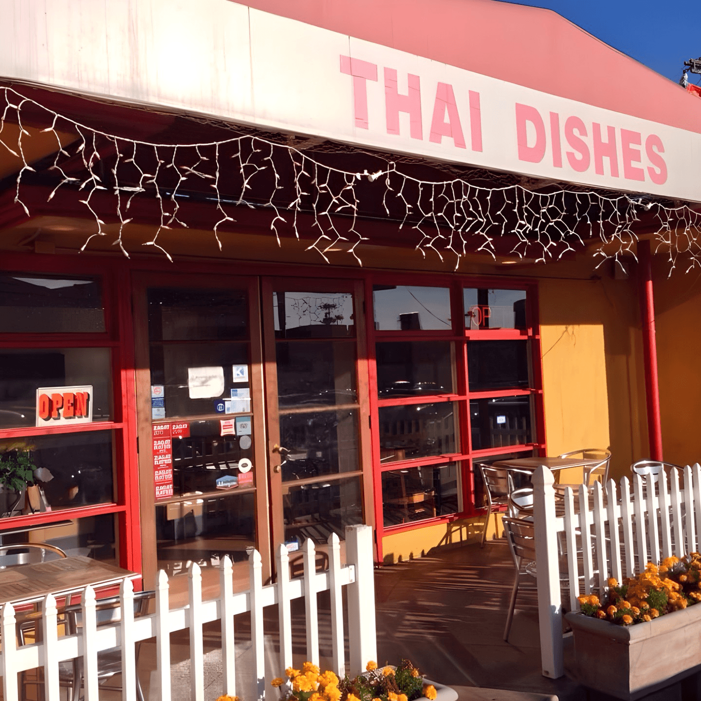 Welcome to Thai Dishes Restaurant