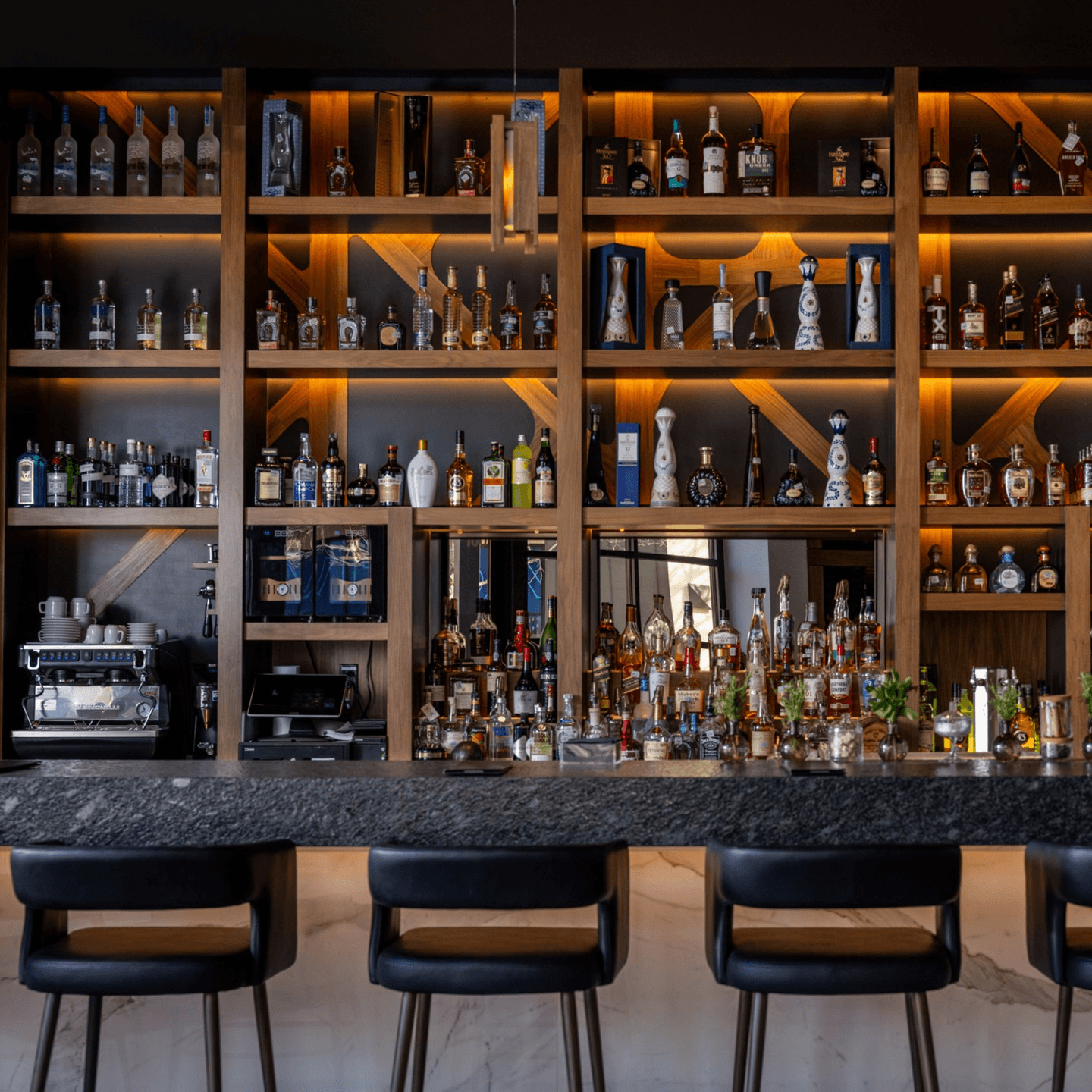 Relaxed Bar & Fine Drinks