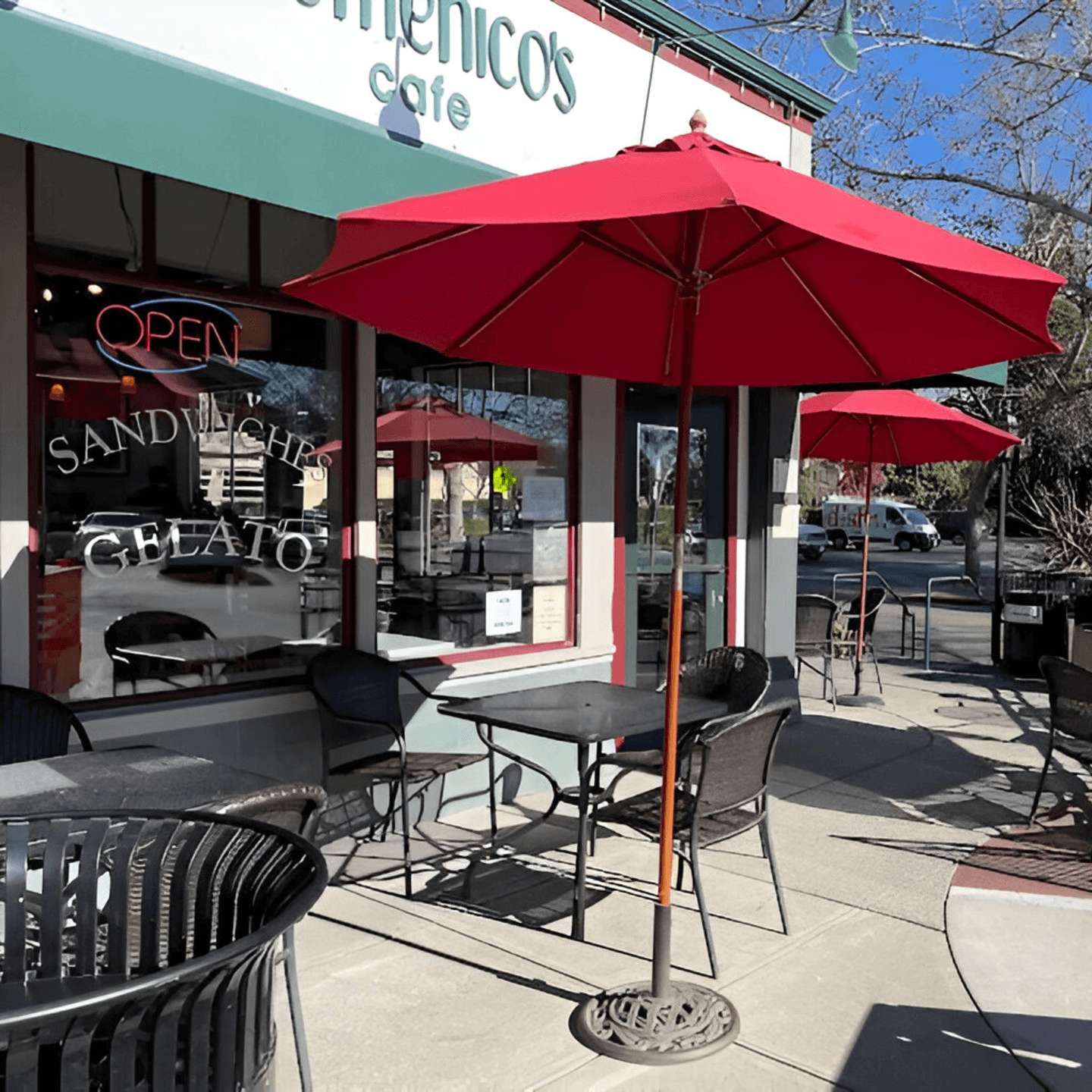 Dine-In Comfort, Classic Style