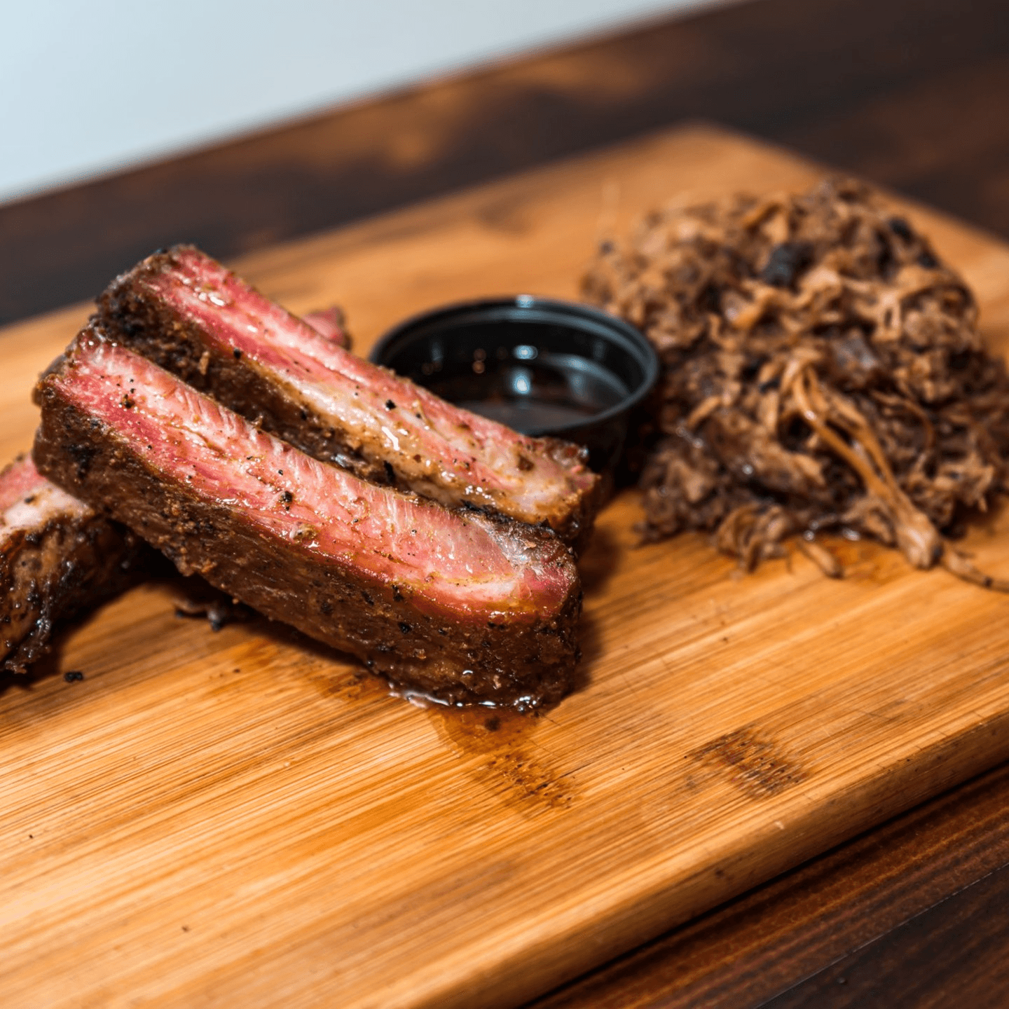FOR ‘FALL OFF THE BONE’ CHICAGO-STYLE BBQ