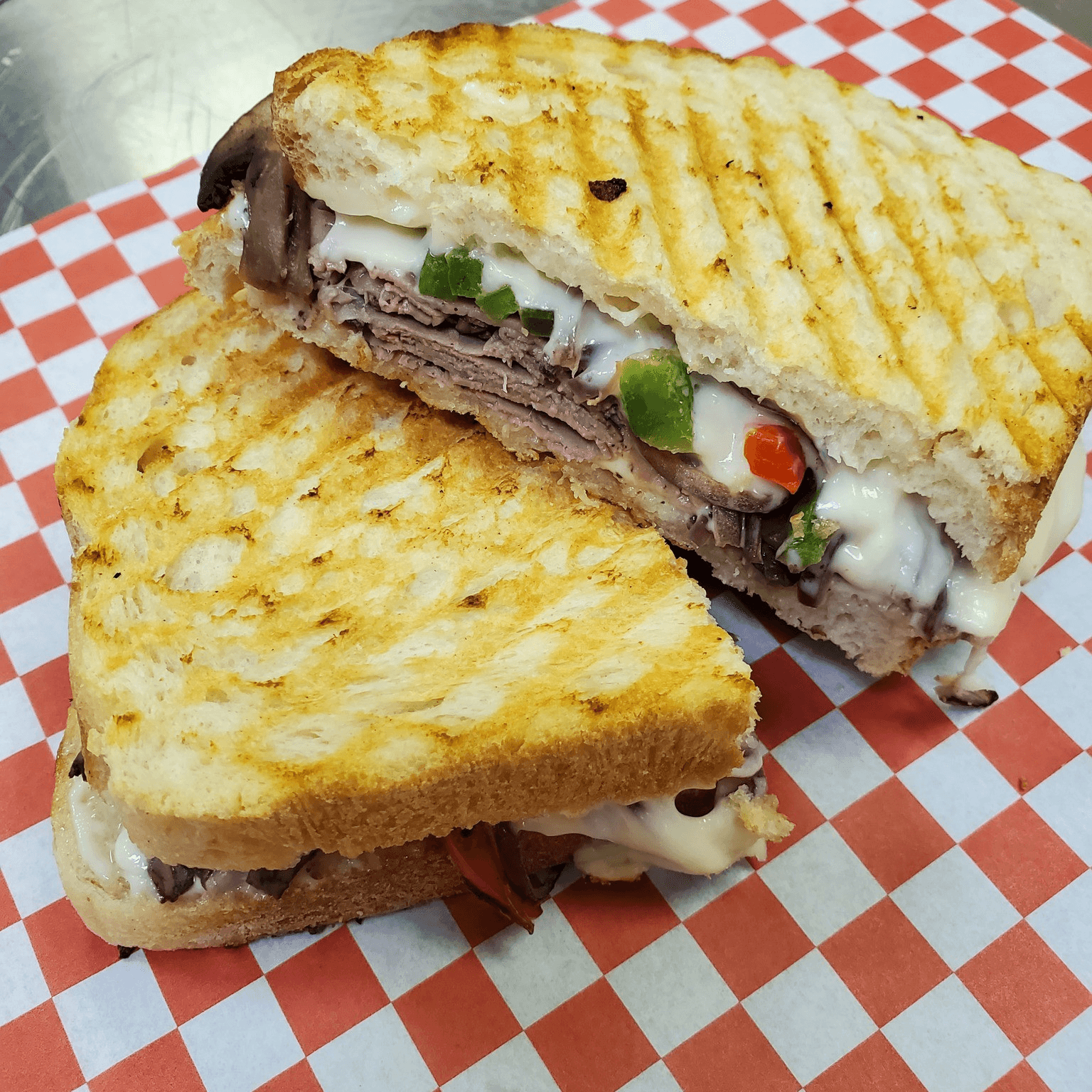 © LW Roast Beef Philly Panini.
