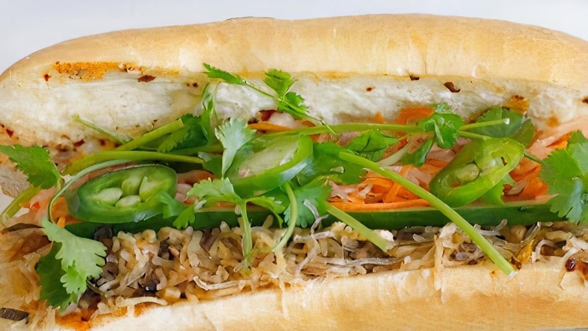 B5. Pork Skin Sandwich.