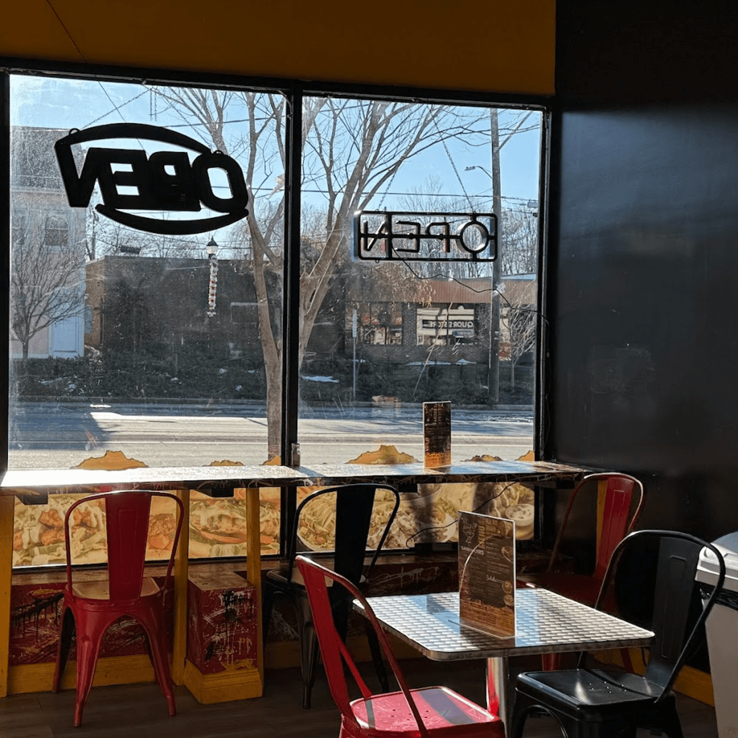 A Casual Spot for Good Times 🍔