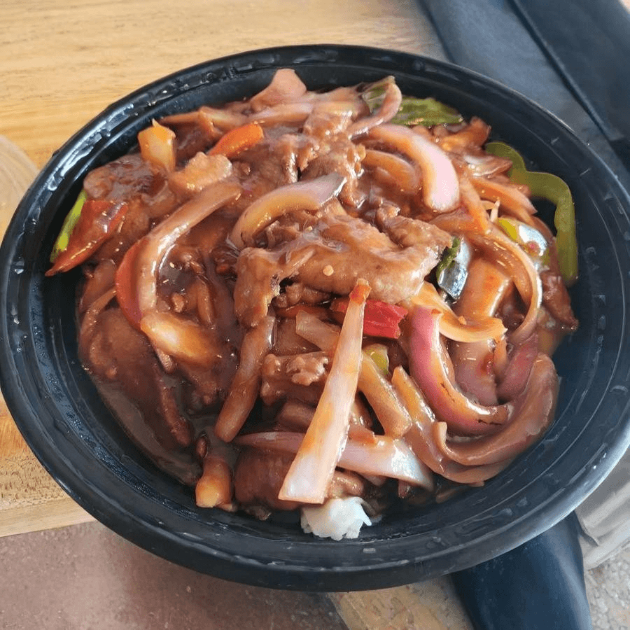 Stir Fried Mongolian Beef Chow Fun / 蒙古牛肉炒河.