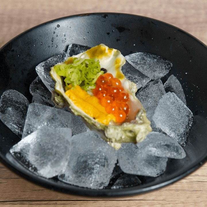 Oyster with Ikura and Uni 生牡蠣いくらと雲丹乗せ.