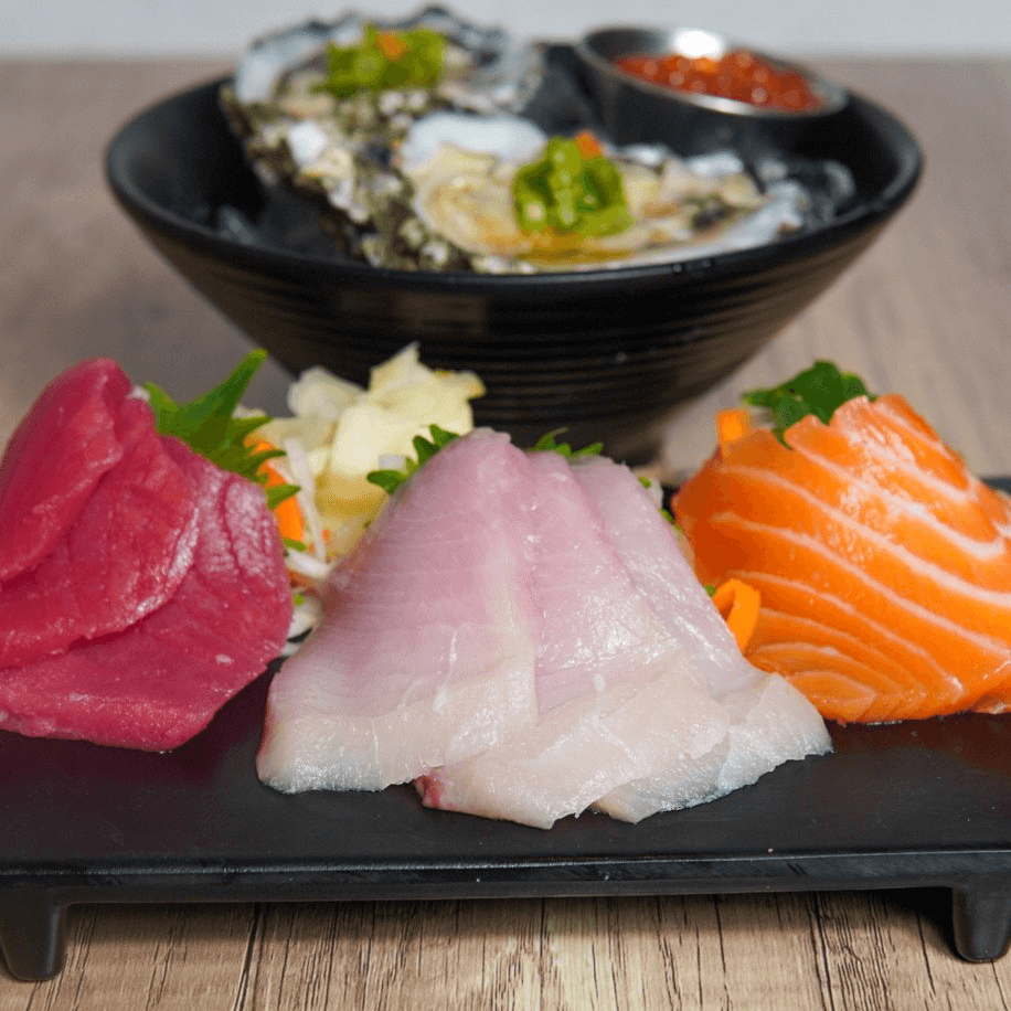 Assorted Sashimi 1　お刺身盛り合わせ１.