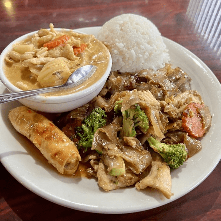 Chicken Pad Se-Ew and Chicken Massaman Curry.