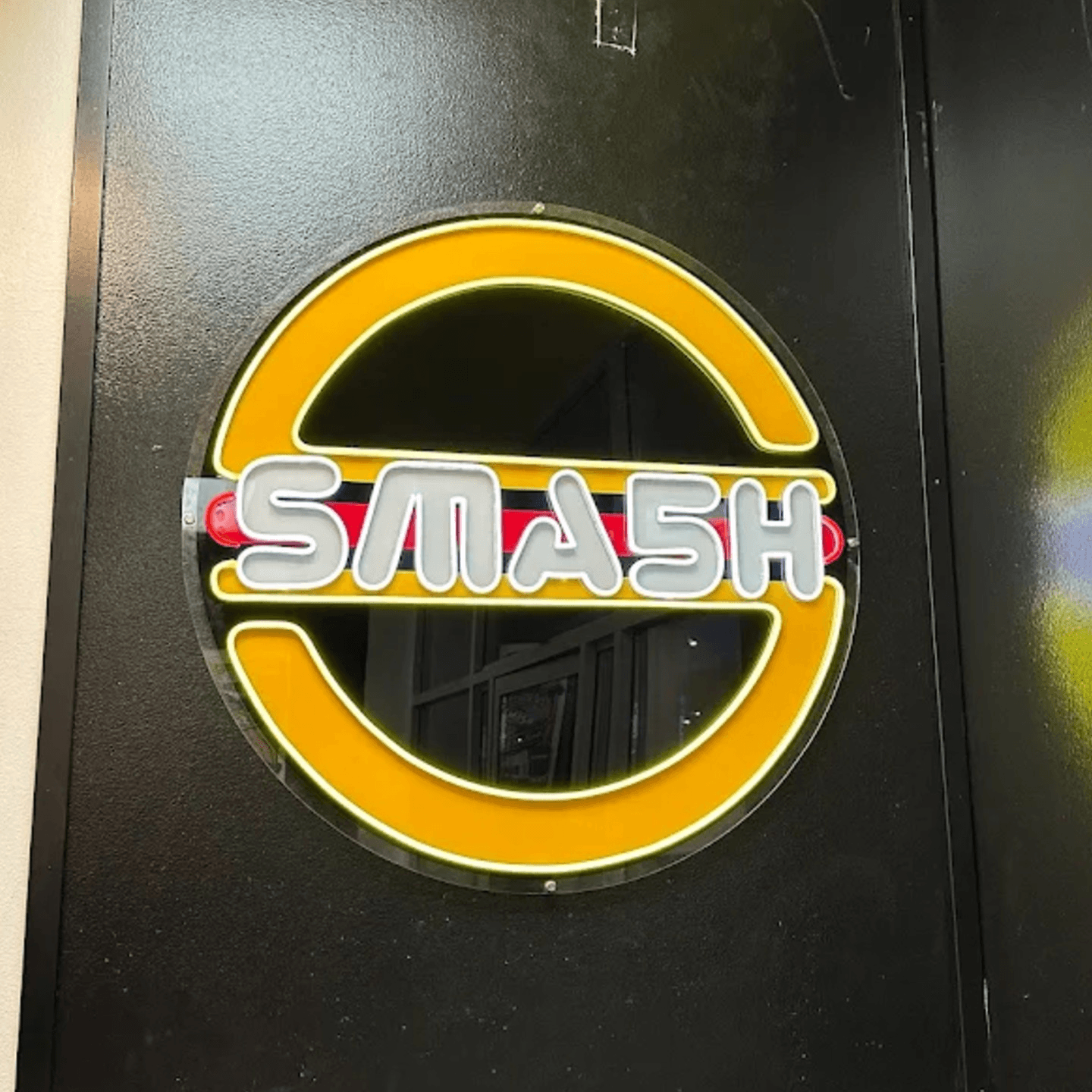 SMA5H Renton: Flavor and Fun in the Heart of Town