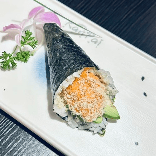 Spicy Salmon Handroll🌶🐟.