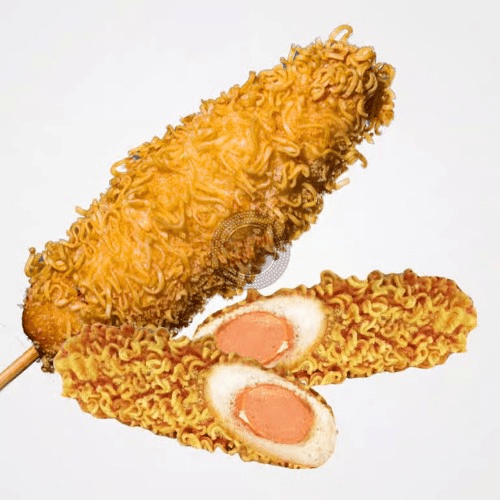 C10. Ramen Original Corn Dog / Bánh Xúc Xích Mì Chiên.
