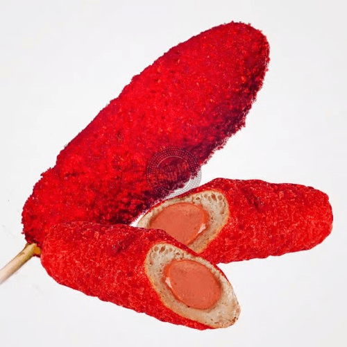 C7. Hot Cheetos Original Corn Dog / Bánh Xúc Xích Cay Chiến.