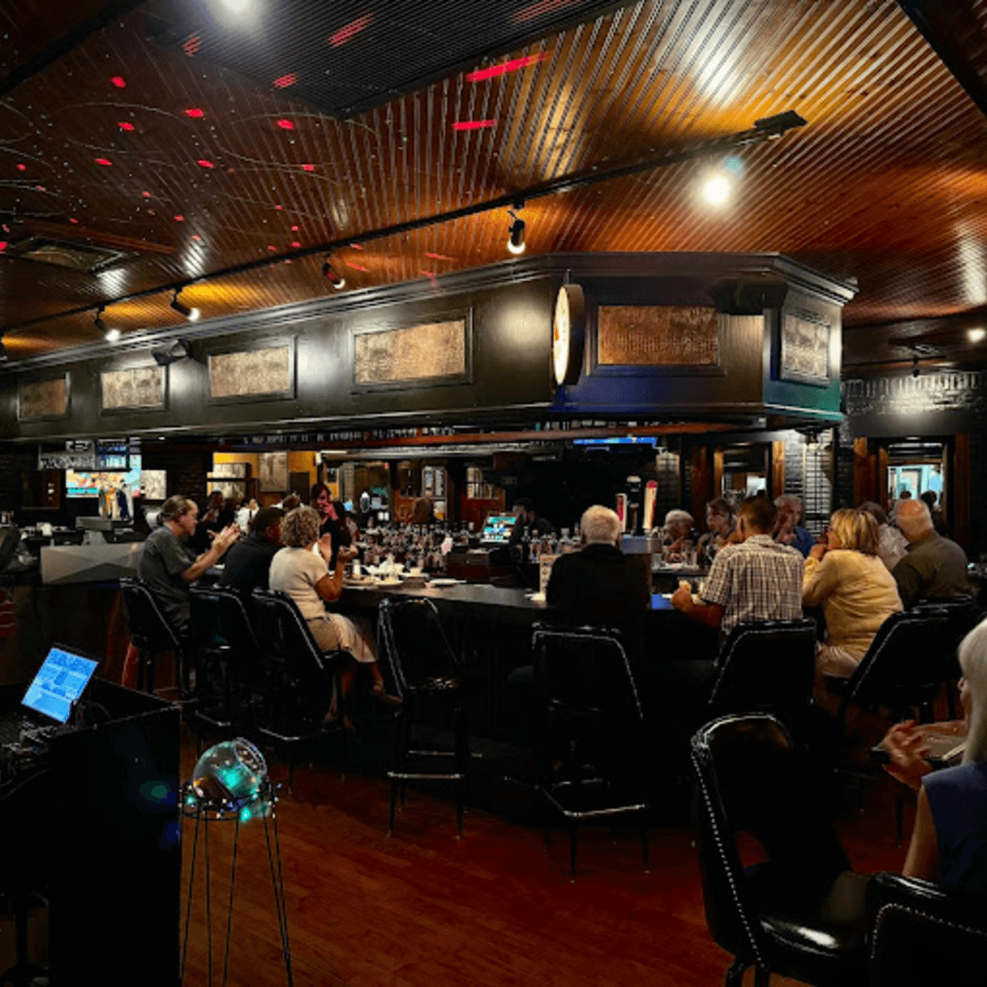 Johnny's Kitchen & Tap:Serving Glenview Since 1995