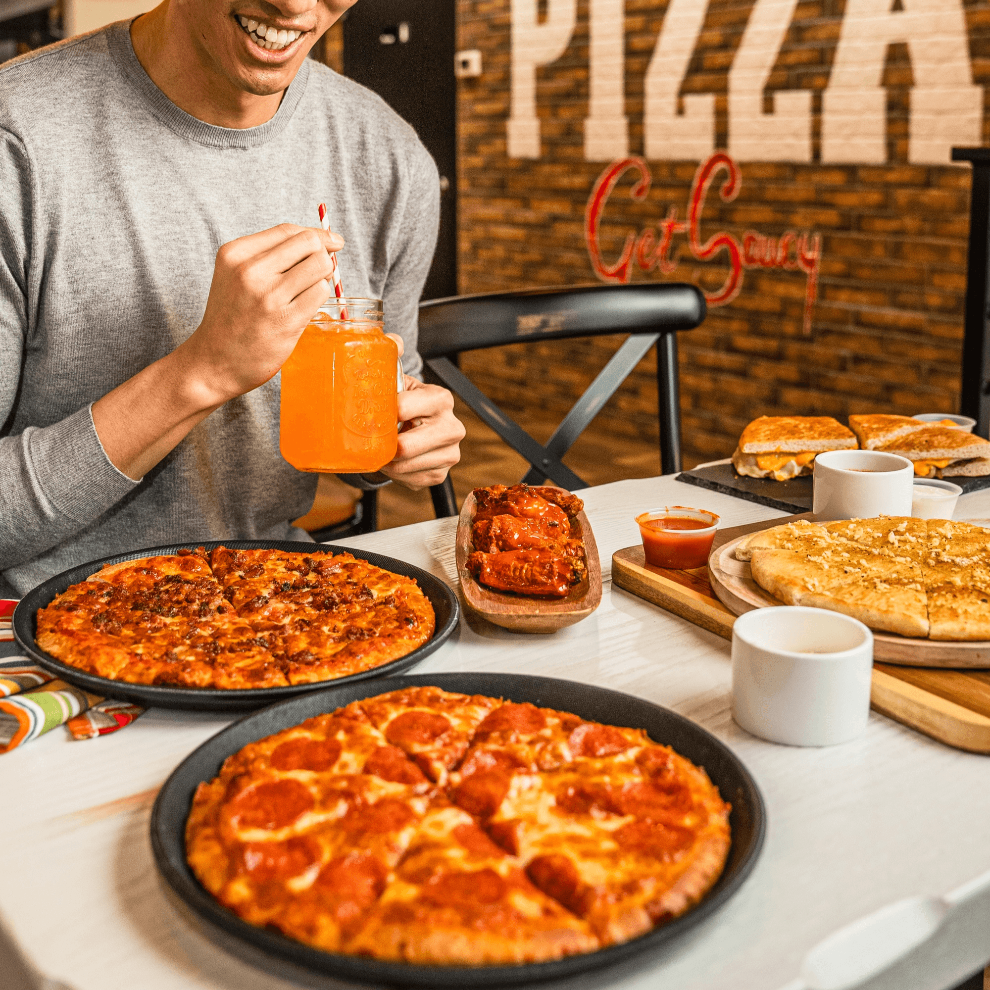 Singas Famous Pizza gallery image #1