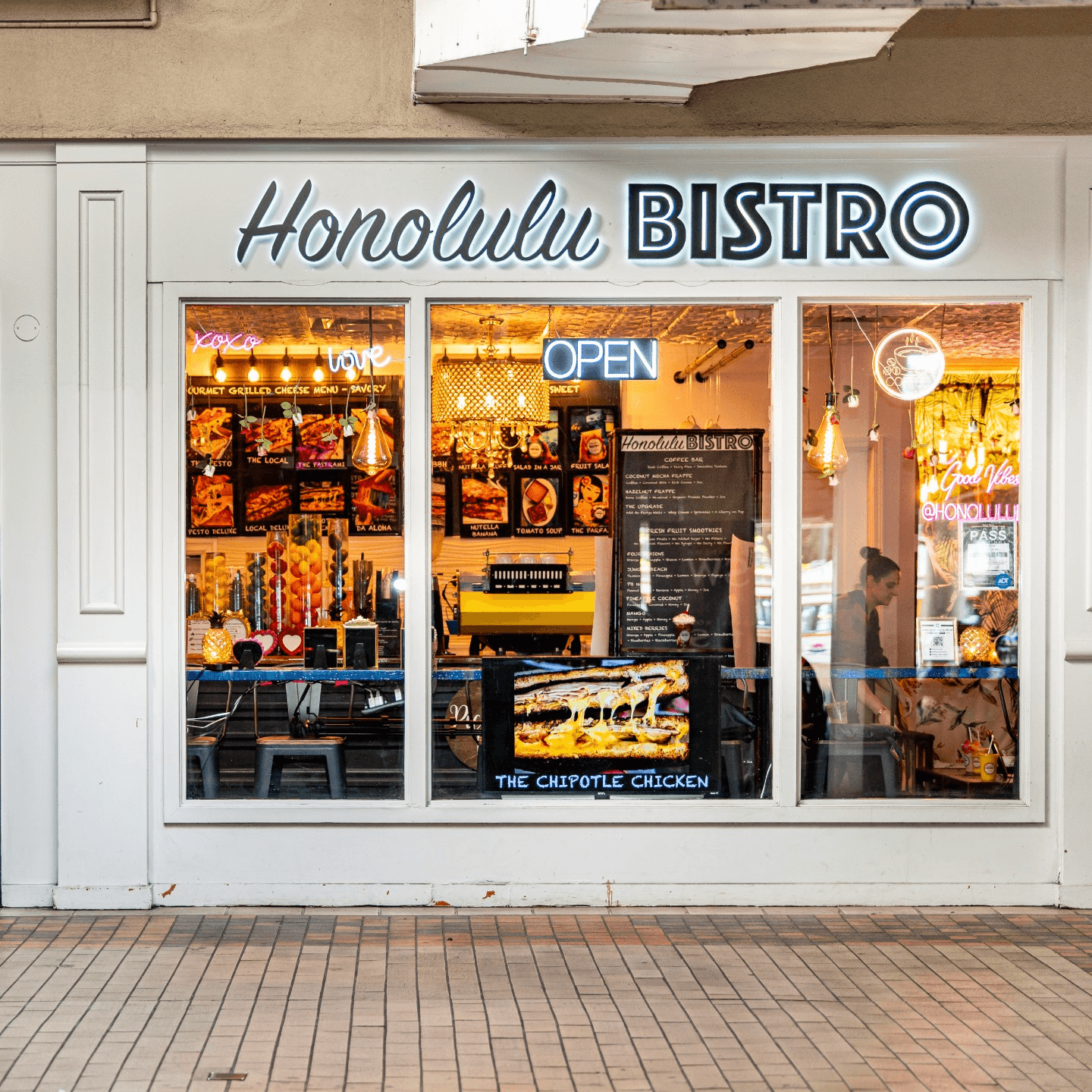 Welcome to Honolulu Bistro