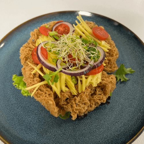 Crisped Tuna with mango salad - appetizer.
