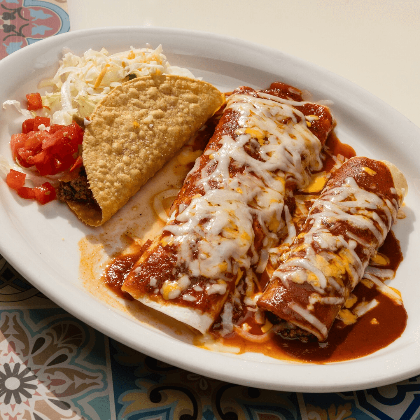 D. Un Taco De Res, Un Burrito Y Una Enchilada De Res / D. One Beef Taco, One Burrito & One Beef Enchilada.