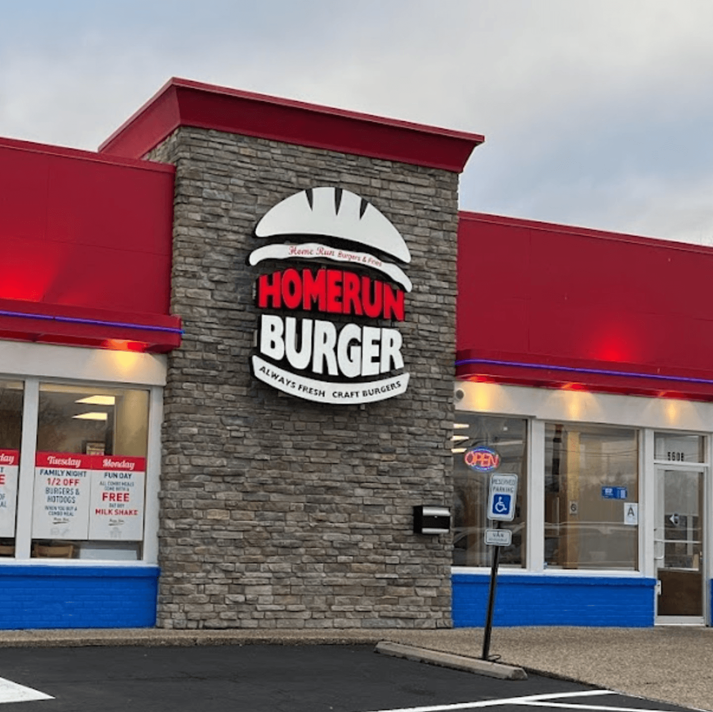 Louisville - Big Burgers, Bigger Flavor