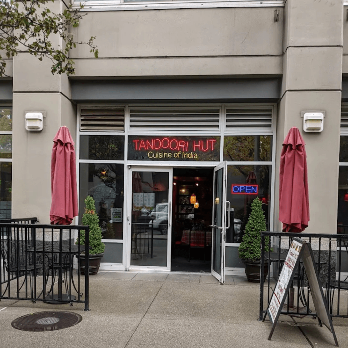 Welcome to Tandoori Hut 