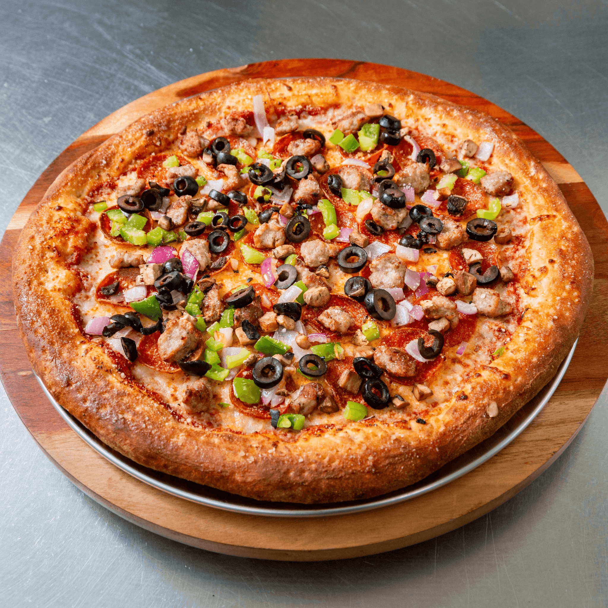 Vinny's Combo Pizza 18” XL.