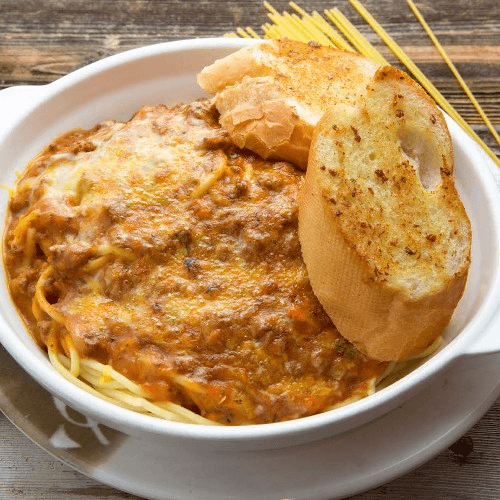 B05 Baked Bolognese in Tomato Sauce with Garlic Bread 焗肉醬配蒜蓉包