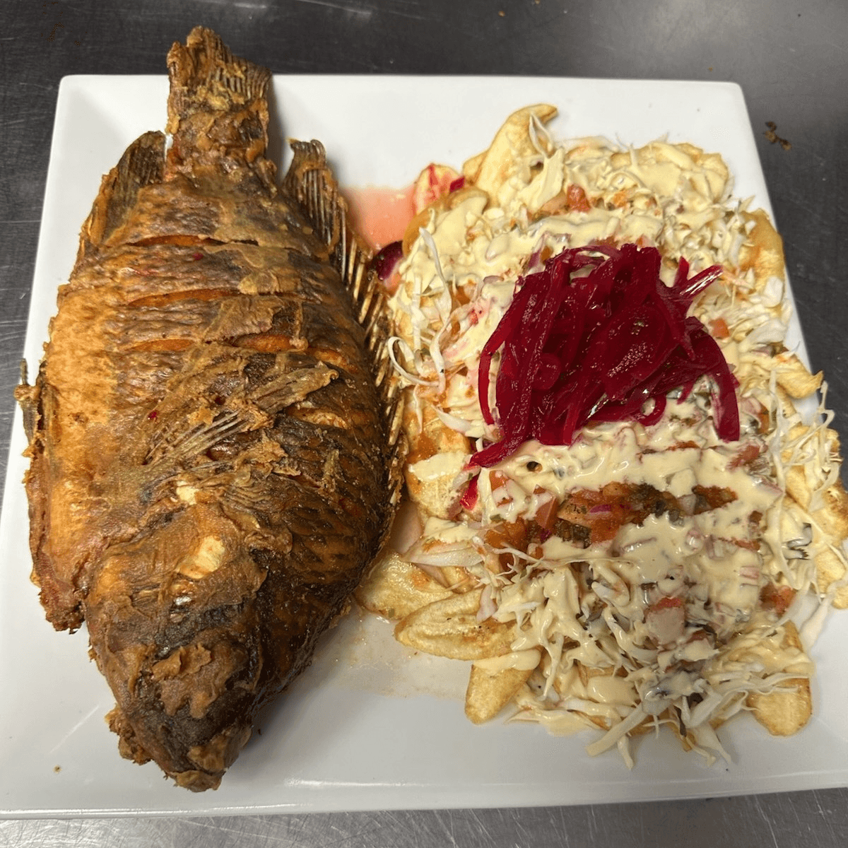 Mojarra Frita Con Tajadas.