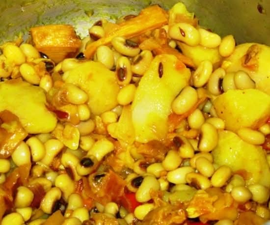 Aloo Tama Bodi (vegan).