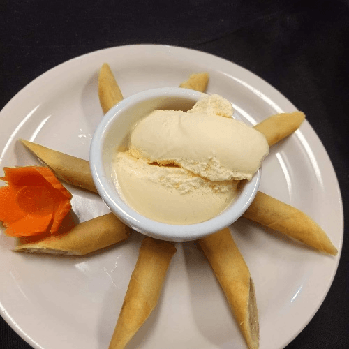 D4: Fried Bananas with Ice Cream.