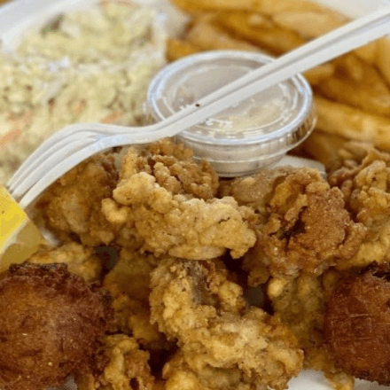 (9) Oyster Dinner w/ 2 sides.