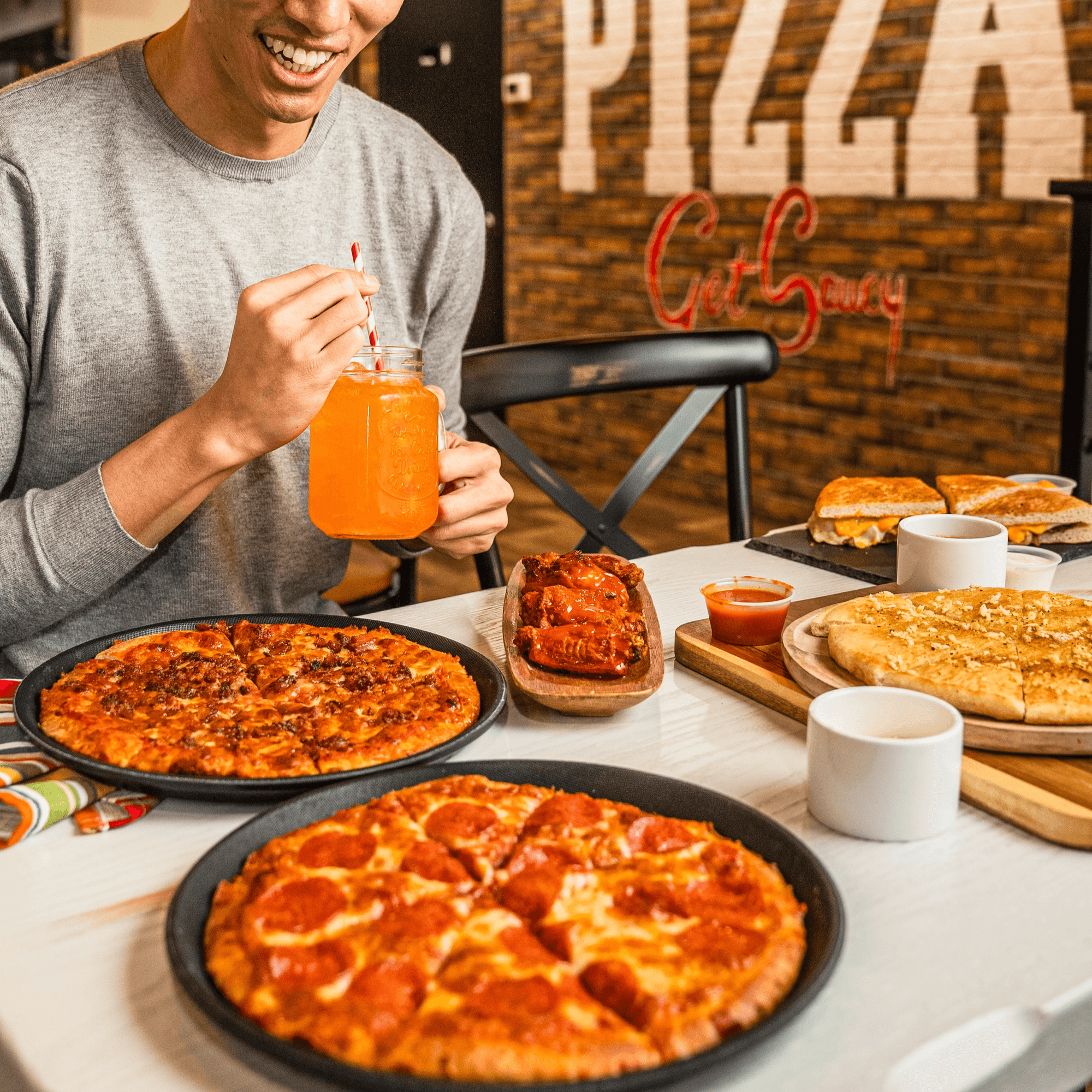 Singas Famous Pizza gallery image #1