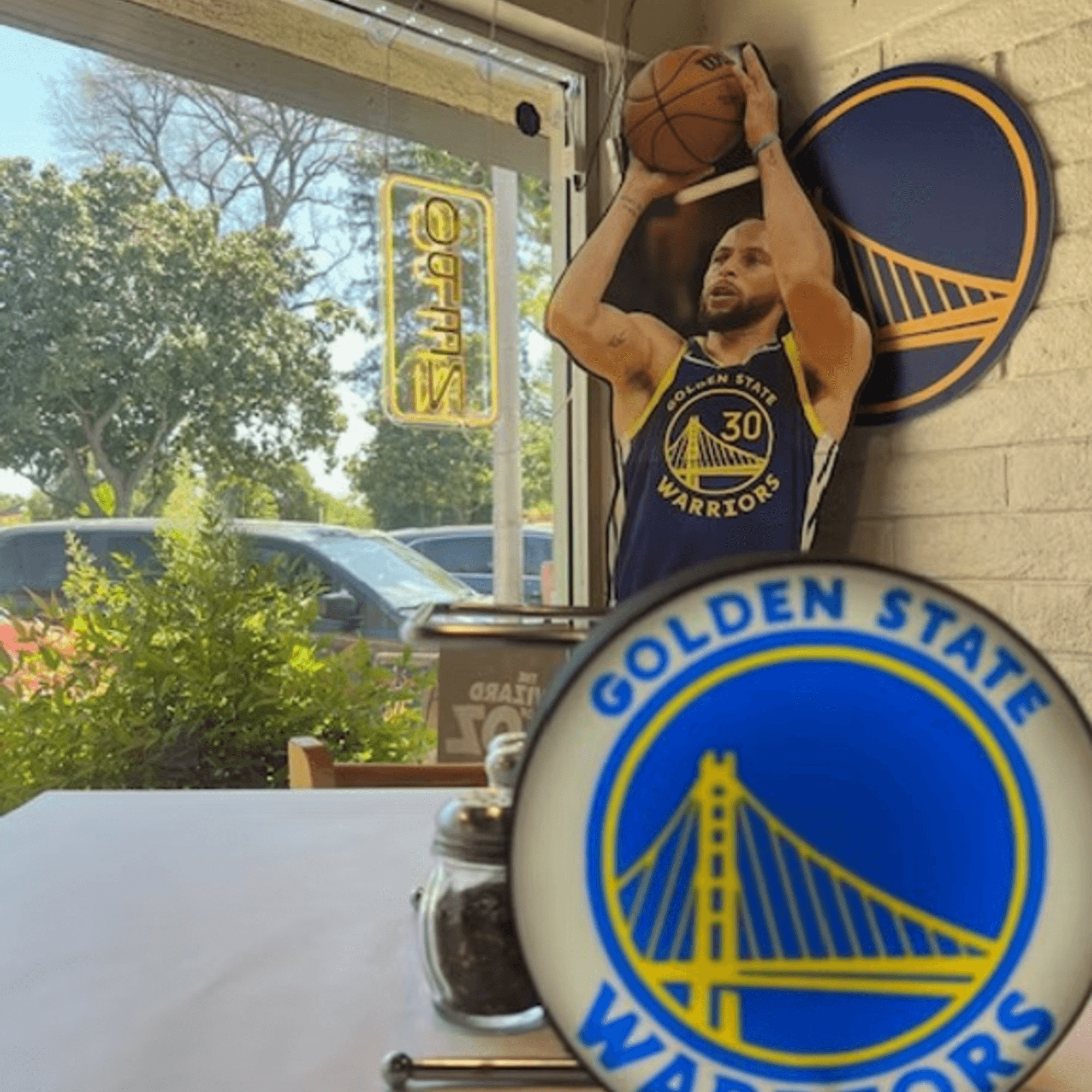 Marv's Pizza And Sports Bar gallery image #5