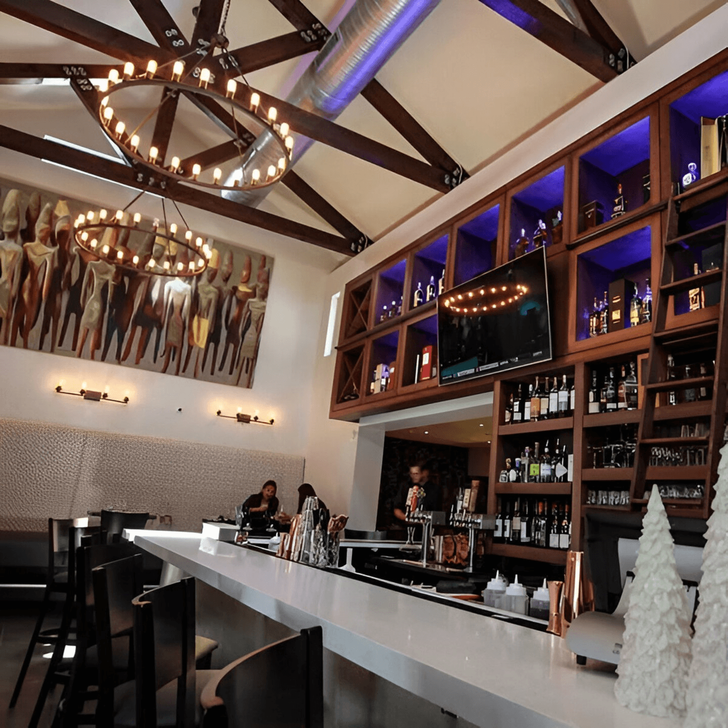 Bar & Lounge