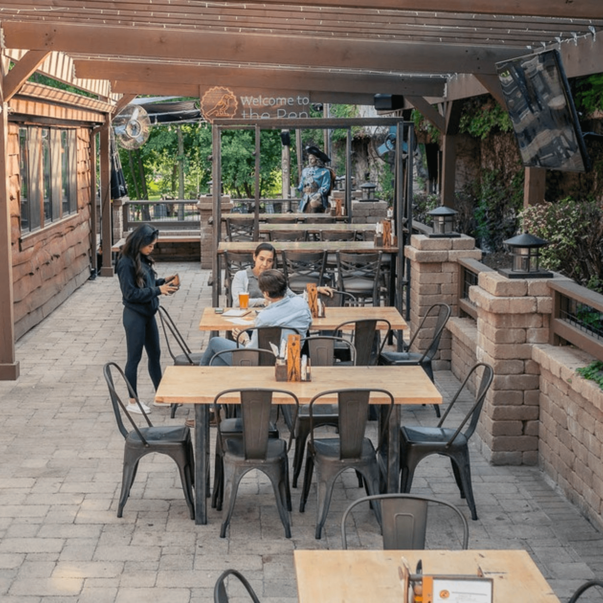 Magpie's Den & Pen gallery image #2