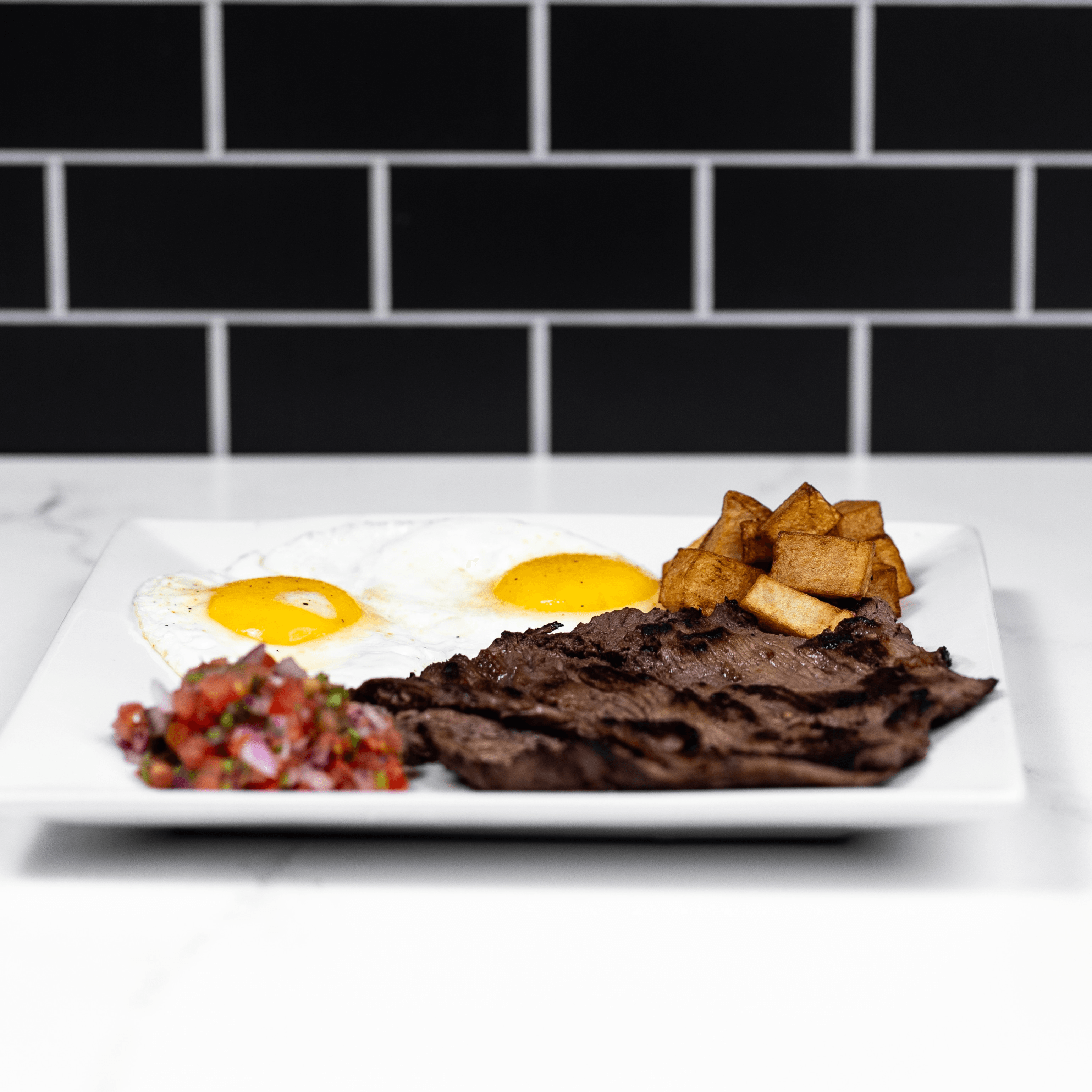 Steak Asado con Huevo.