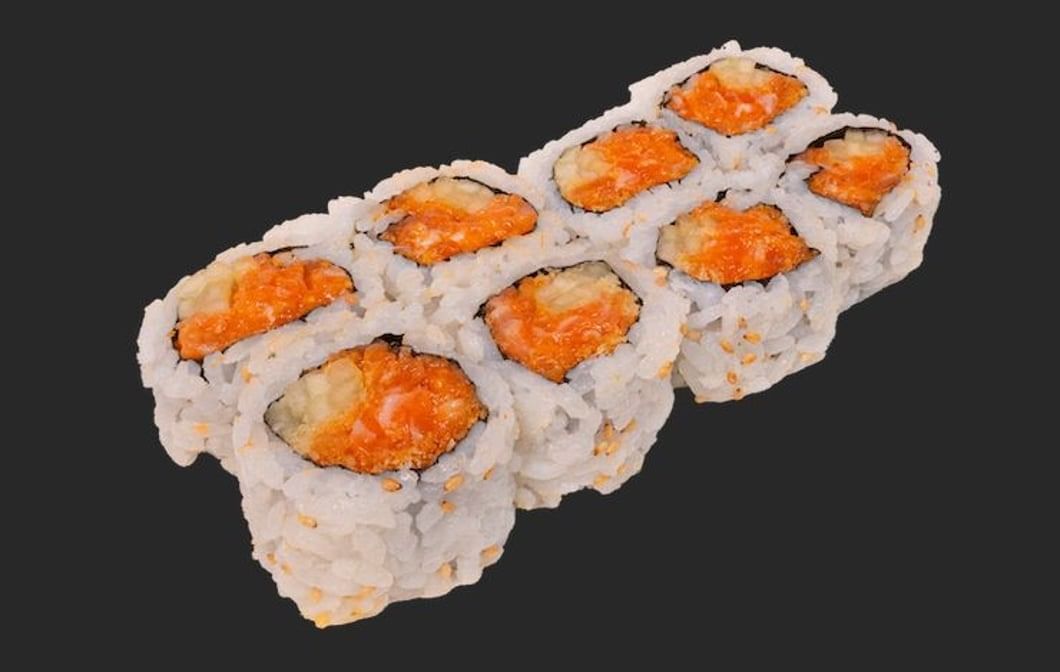 R8 Spicy Salmon Roll/ Raw Fish.