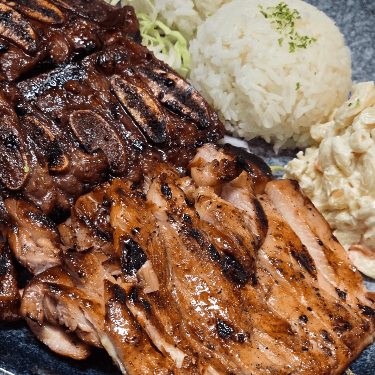 Fresh Flavors, Big Portions, Happy Guests🥢