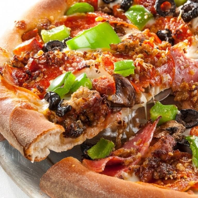 Caffรฉ Combo Pizza.