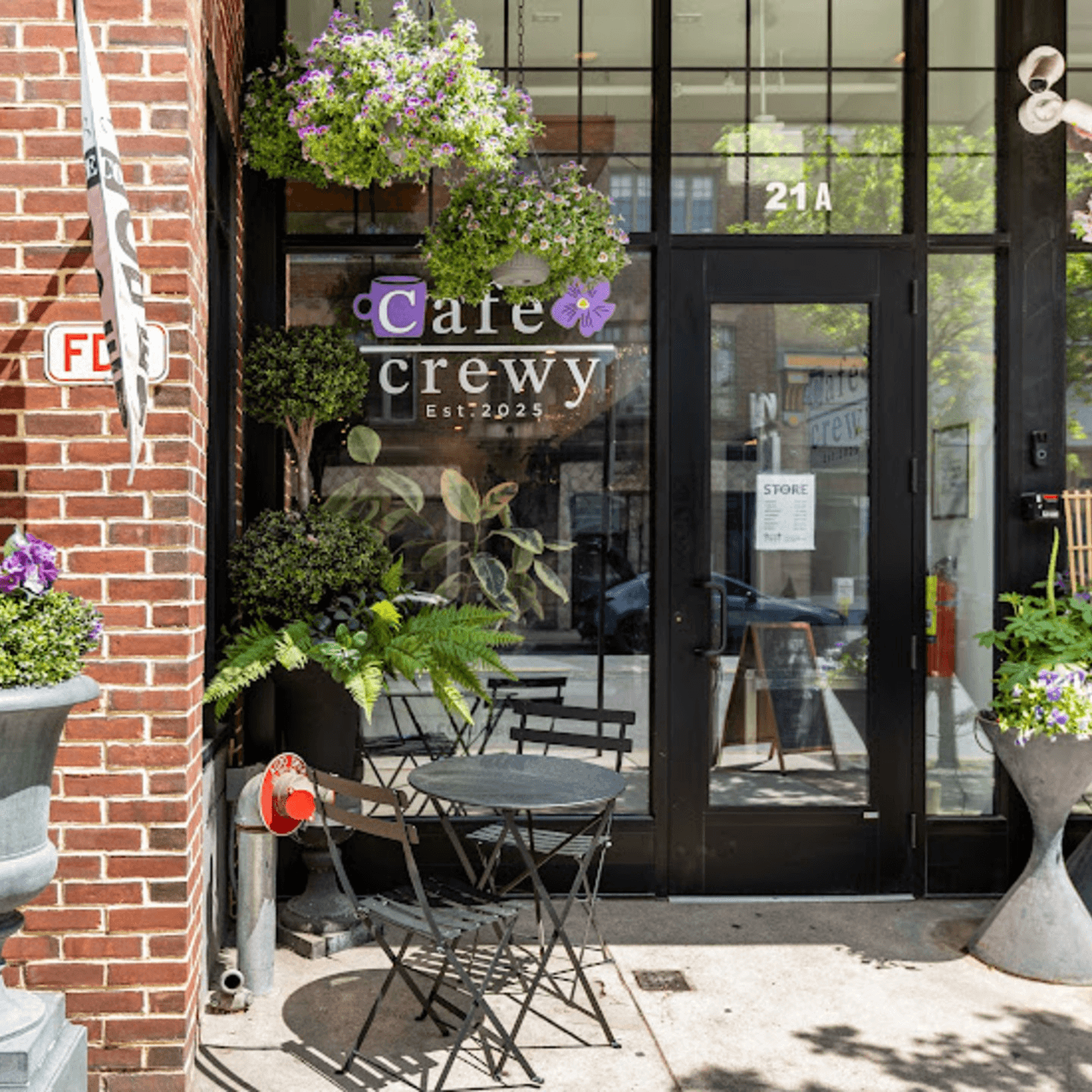 Welcome to Cafe Crewy