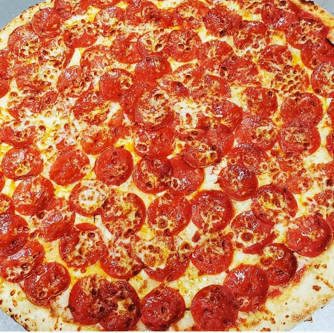 Pepperoni deluxe pizza.