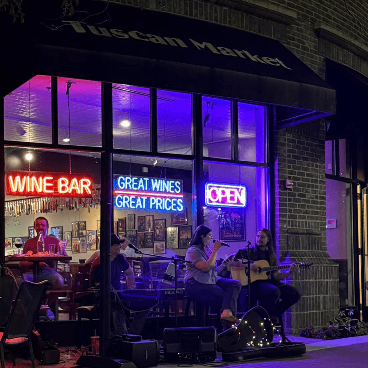 A Neighborhood Gathering Spot in Arlington Heights
