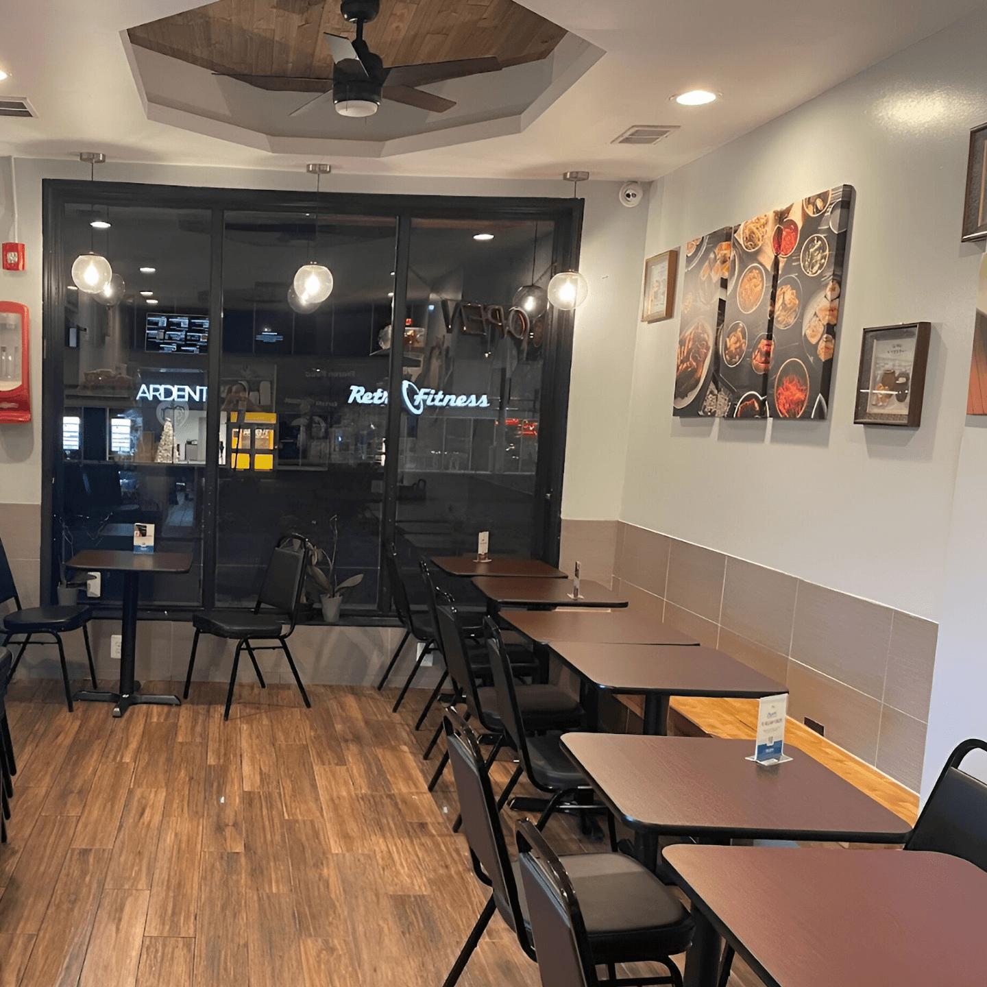 Local Favorite with a Casual Vibe 🏙️