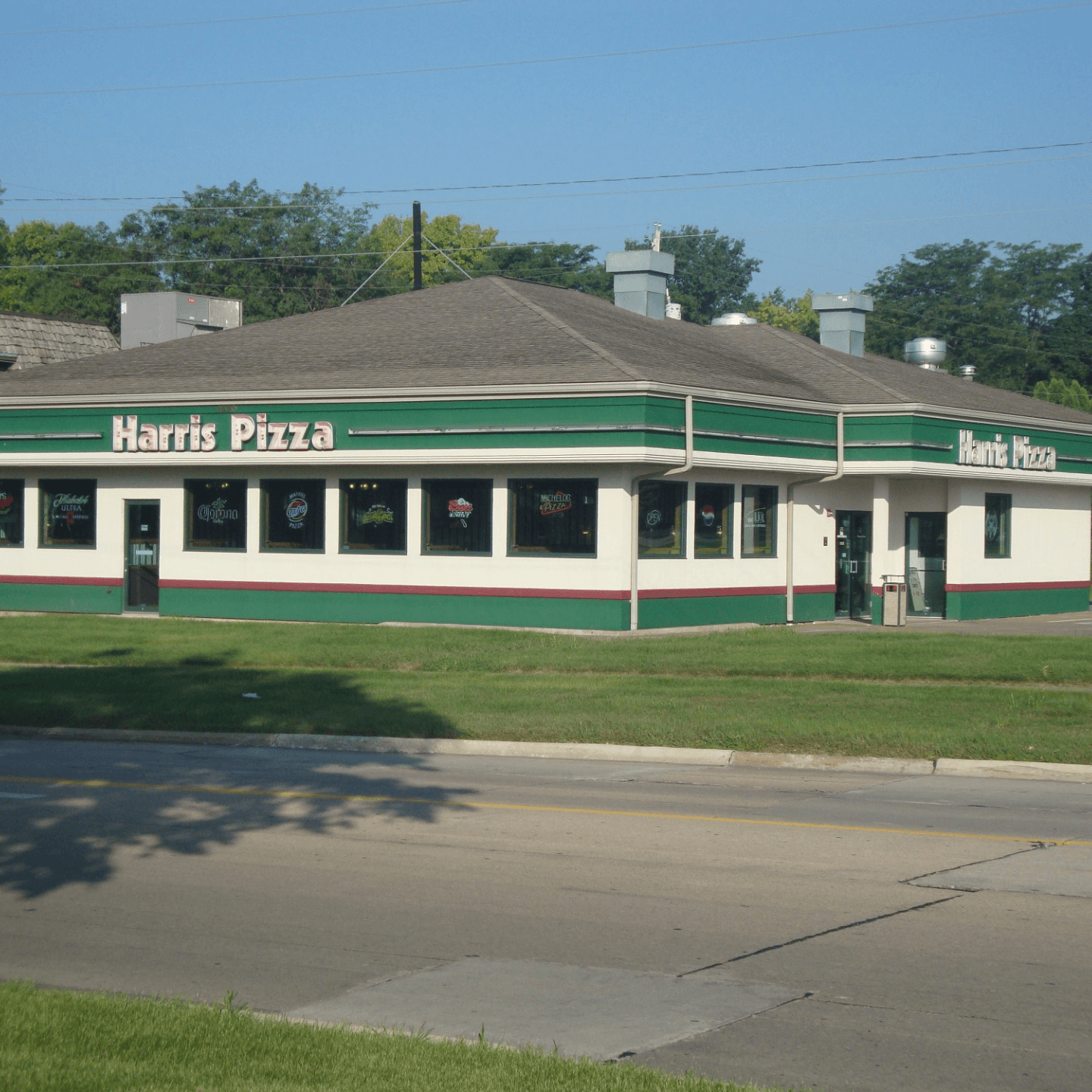 Harris Pizza • Bettendorf