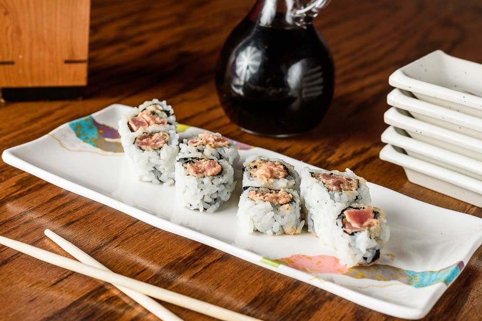 Spicy Tuna Roll •.