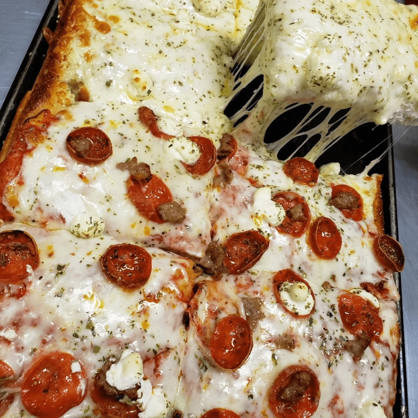 A Brick Oven Brings the Best Pizza in Town🍕 
