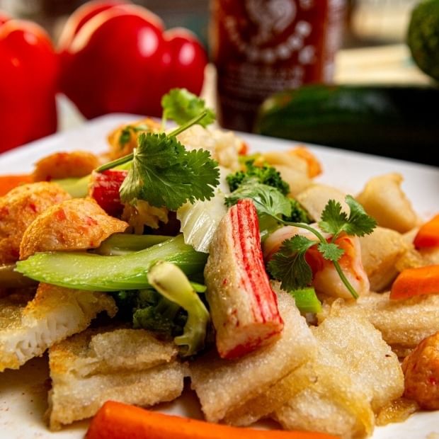 Seafood and Vegetables Pan-Fried Noodle (Pho Ap Chao Do Bien).