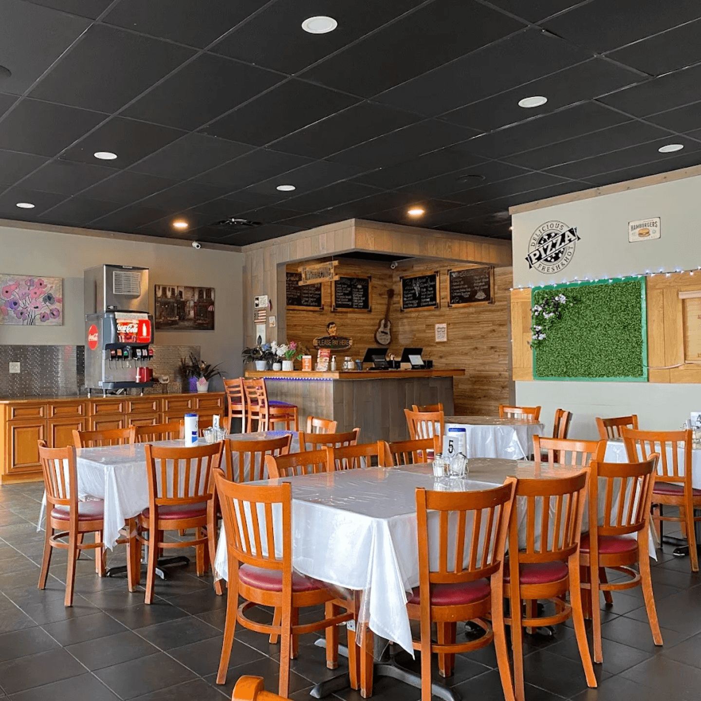 Dining & Ambience 