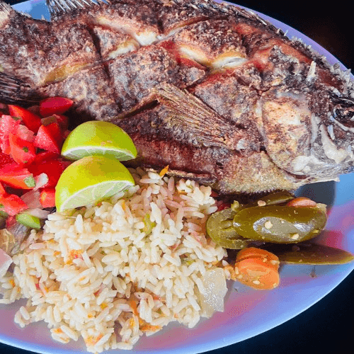 Whole Fried Fish/Pescado Entero