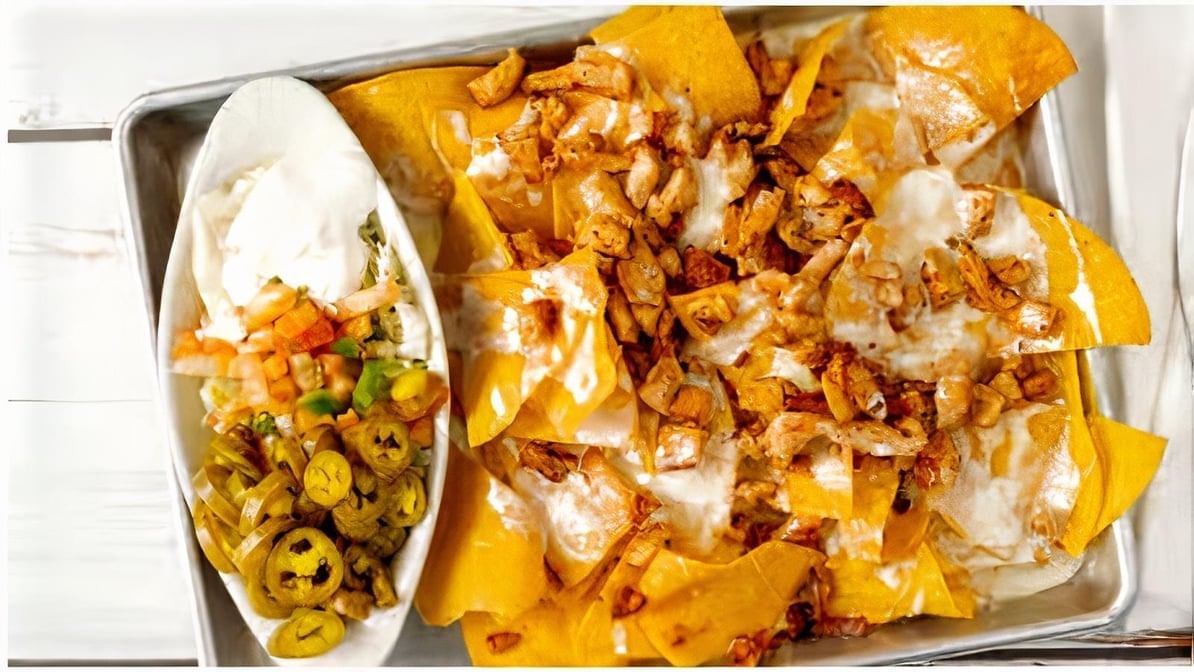 De Pollo / Chicken Nachos.