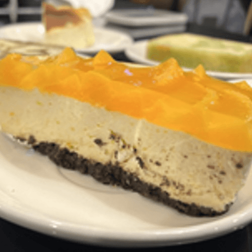 Peach & chocolate cheesecake (1 slice)